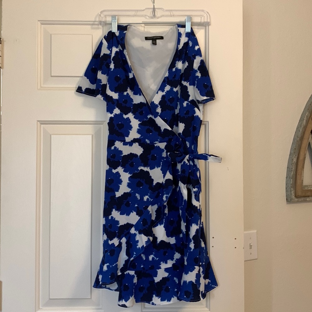 00petite banana republic wrap summer dress blue and white EUC